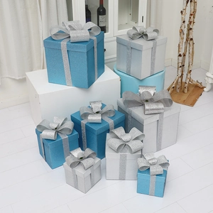Weihnachts-Geschenkbox-Set in Blau und Silber mit Glitzer-Finish für Schaufensterdeko