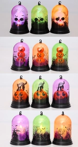 Rejilla detallada que muestra farolillos LED de Halloween con diseños de esqueletos y gatos