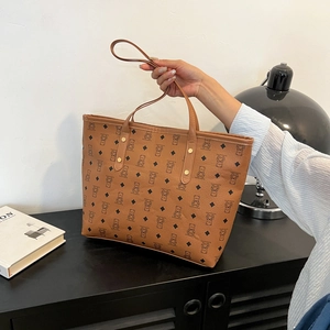Vintage Bear Print Large Capacity Tote Bag For Women PU Leather Fashion Shoulder Bag Versatile Commuter Underarm Bag