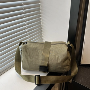 Sac Bandoulière Femme Nylon Imperméable Grande Capacité Sport Fitness Sac à Épaule Décontracté Simple Couleur Unie Sac Messager pour le Quotidien