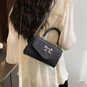 Sac à bandoulière noir scintillant chic avec boucle nœud argenté et chaîne pour femmes