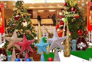 Décorations de Noël en forme d'étoiles creuses 3D en finitions or, rouge, bleu et argent