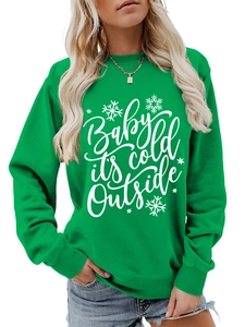 Detalle de sudadera verde de cuello redondo con estampado de copos de nieve en blanco