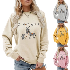 Détail des quatre variantes de couleurs pour le sweat à imprimé graphique amusant