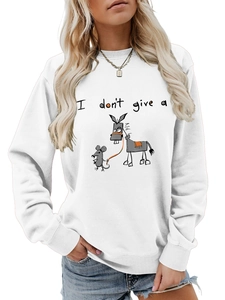Détail d'un sweat blanc à col rond avec impression de dessin animé I don't give a