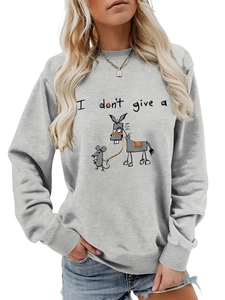 Détail de l'imprimé graphique humoristique et du poignet côtelé du sweat gris à col rond