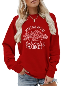 Détail d'un sweatshirt rouge avec imprimé graphique Farmers Market blanc et col rond