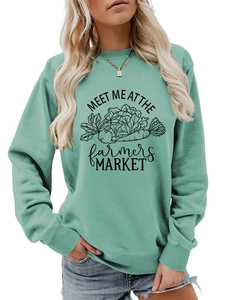 Détail du sweat-shirt vert menthe avec motif imprimé Farmers Market en noir