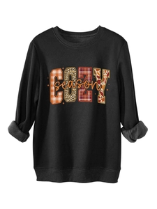 Detalle del forro polar suave y los puños acanalados en esta sudadera negra oversize
