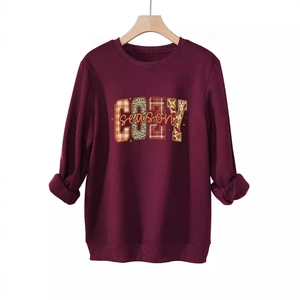 Sudadera oversize burdeos con estampados de cuadros y leopardo con temática otoñal