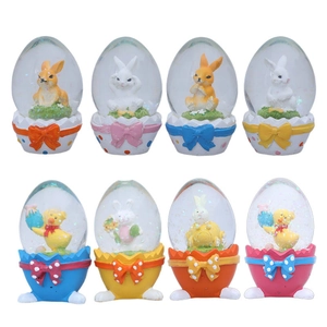 Set de bolas de nieve de Pascua con lindos conejitos y pollitos en forma de huevo
