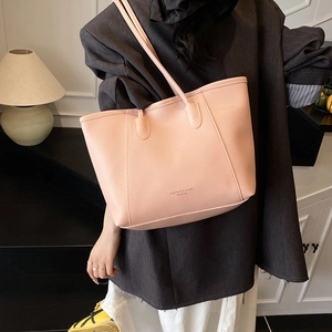Pink lychee grain leather bucket bag with fashion lettering worn on the shoulder