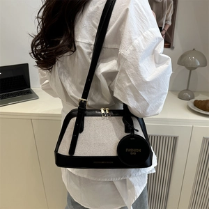 Fashionable black and white contrast handbag with shoulder strap and mini coin pouch