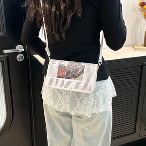 Nouveau sac à bandoulière 2025 avec imprimé journal et chaîne au design minimaliste