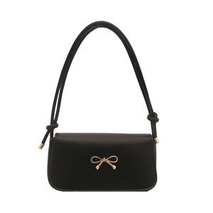 Sac sous le bras en cuir noir avec nœud doré élégant et bandoulière à détails noués