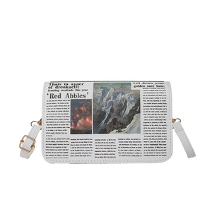 Borsa a tracolla vintage con stampa di giornale, cinturino regolabile e illustrazione