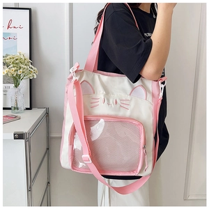 Katzen-Stofftasche mit transparentem PVC-Fach in lifestyle-umgebung gezeigt
