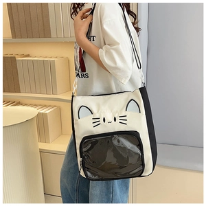 Vue détaillée du sac ita en toile chat avec fenêtre PVC transparente et broderie