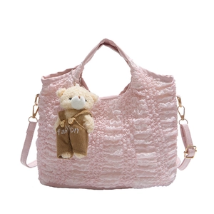 Grand sac à main rose texturé avec pendentif ourson et bandoulière amovible