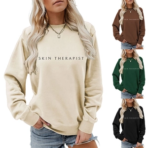 Collage de sweat-shirts à col rond montrant le texte Skin Therapist en quatre couleurs