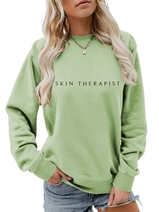 Détail du sweat à col rond vert Skin Therapist avec inscription noire minimaliste