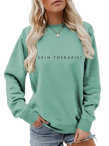 Détail du sweat-shirt vert menthe avec impression de lettres Skin Therapist noires