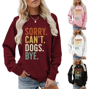 Détails du sweat Sorry Can't Dogs Bye disponible en bordeaux, rose, blanc et noir