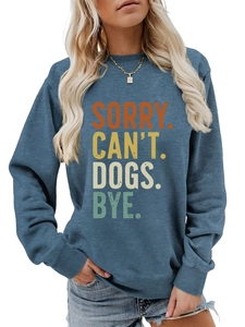 Détail d'un sweat bleu marine avec imprimé multicolore SORRY CAN'T DOGS BYE