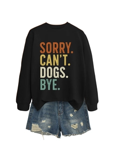 Détail de l'imprimé texte SORRY CAN'T DOGS BYE sur un sweat à manches longues noir