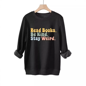 Felpa nera in pile con stampa Read Books Be Kind e design casual a girocollo classico