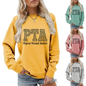 Détail de l'imprimé PTA Physical Therapist Assistant sur des sweats à manches longues