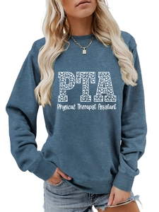 Détail de l'imprimé PTA Physical Therapist Assistant sur sweat-shirt bleu grisâtre