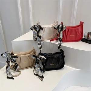 Sac à Épaule Plissé pour Femmes Mode Cuir PU Sac Bandoulière Avec Décoration d'Écharpe Sac à Main Élégant Style Urbain