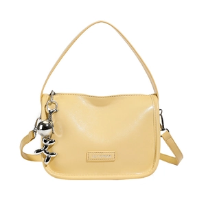 Minimalistische beige Umhängetasche mit LUYIOMAN-Logo und Metall-Ballonhund-Anhänger