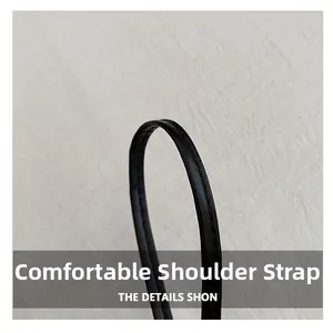 Gros plan de la bandoulière confortable en cuir noir avec détails de couture de précision