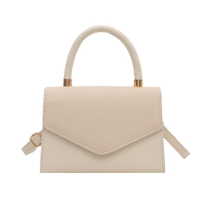 Sac à bandoulière crème élégant avec rabat tissé et détails dorés pour femme
