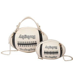 Conjunto de bolsos cilíndricos tipo rugby en PU crema con correa de cadena