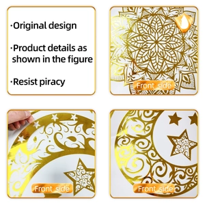 Makro-Detail von Wandtattoo Mond und Sterne mit Goldfolie und Metallic-Effekt