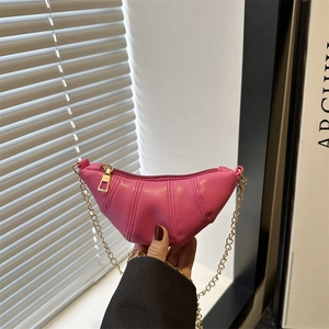Women Fashion PU Leather Croissant Shoulder Bag Quilted Design Mini Crossbody Bag With Gold Chain Strap Simple Solid Color Handbag
