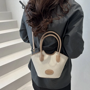 Damen gewebte Beuteltasche mit kontrastierendem Kunstlederriemen und Griff
