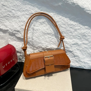 Women Minimalist PU Leather Underarm Bag Crocodile Embossed Metal Buckle Retro French Style Shoulder Bag Daily Handbag
