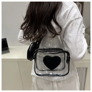 Borsa a tracolla trasparente in PVC con cuore nero e portamonete rotondo abbinato