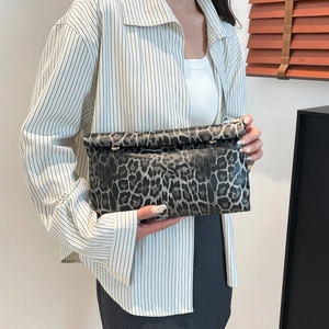 Fashion leopard print chain shoulder bag with metal magnetic clasp and textured animal pattern