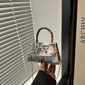 Damen Mini Umhängetasche Schlangenmuster PU Leder Silberne Schleife Dekoration Quadratische Handtasche Mit Kette