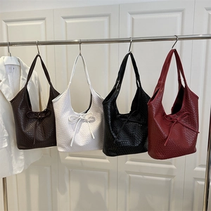 Retro woven tote bag for women featuring a minimalist bow and large storage capacity