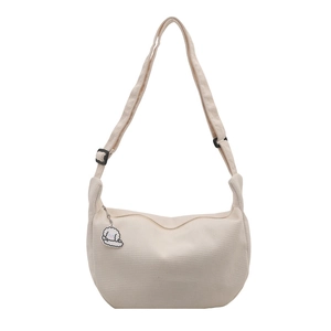 Borsa a tracolla beige a nido d'ape con tracolla regolabile e ciondolo a forma di cane