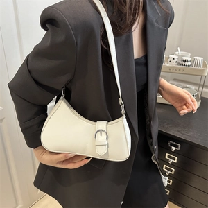 Hobo-Tasche aus cremefarbenem PU-Leder mit silberner Schnalle und Halbmondform