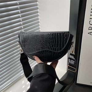 Women's Crocodile Pattern Saddle Bag Retro PU Leather Crossbody Bag With Wide Fabric Strap Fashion Urban Simple Handbag