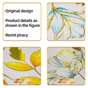 Detail van blauwe bloemenmuursticker met gouden folieranden en voor- vs achterkantbeeld