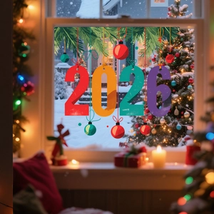 Dettaglio dell'adesivo statico 2026 con ornamenti e verde festivo per le finestre